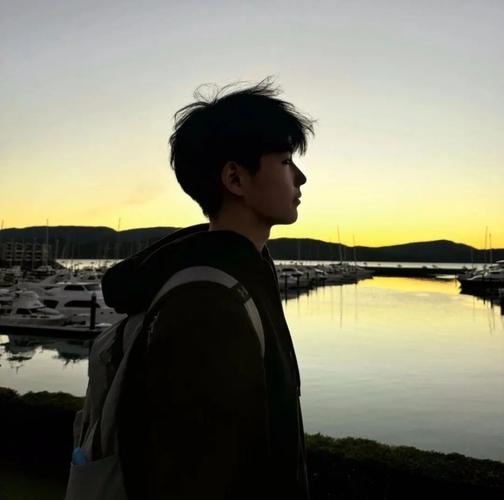 三十岁该用的成熟男头ins感的男头很温柔感