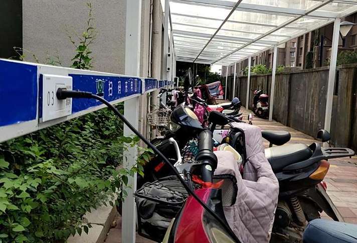 小区电动自行车充电桩充电不耐用
