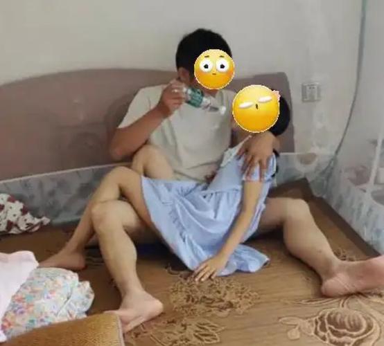 父亲将女儿圈养在家