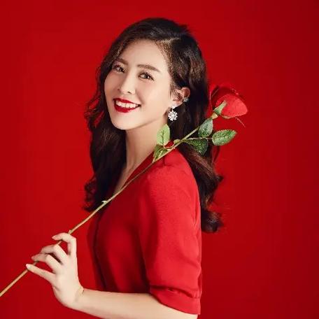 主持人乌金的个人资料