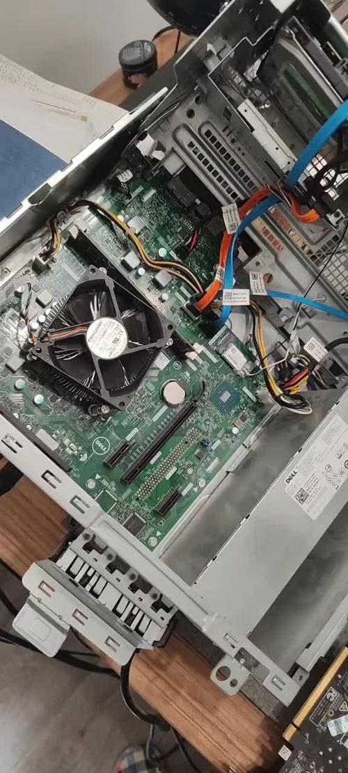 电脑主板风扇转,但主板不启动