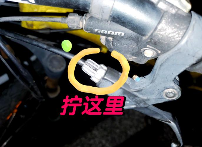 公路车油刹怎么调松紧