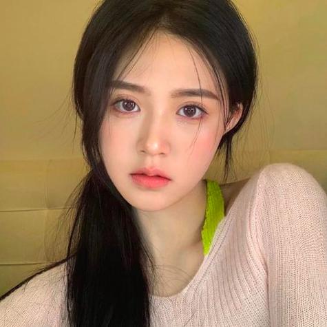 美女正脸照头像真人