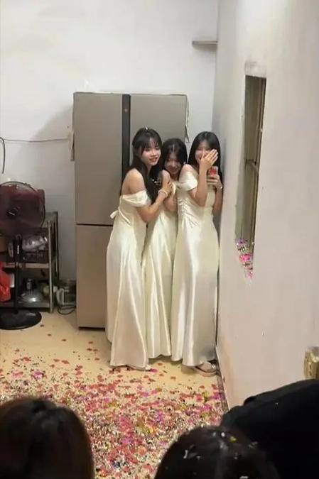 伴娘三个不吉利的原因