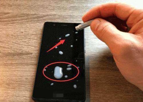 小米15后置镜头的小孔可以用酒精擦吗