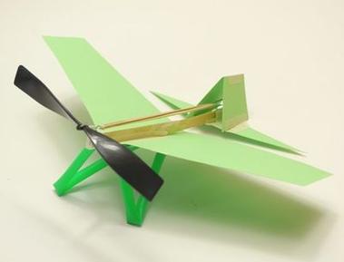 小学制作螺旋桨。