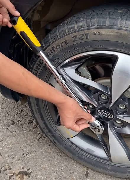 扳手可以拧螺丝吗