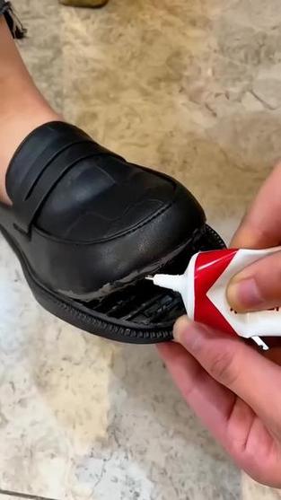 鞋开胶了用什么胶水粘最好