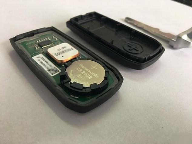 坚果J10遥控器电池电量