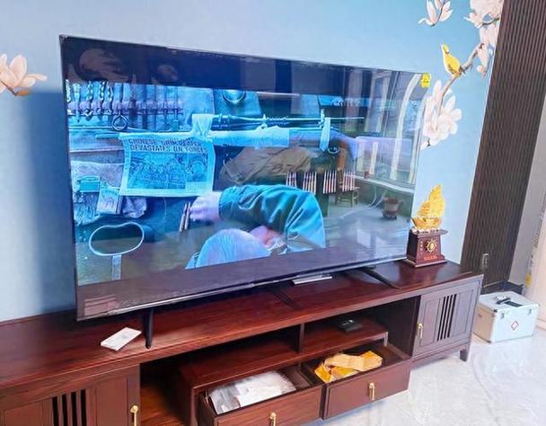 电视挂墙好还是放电视柜上好