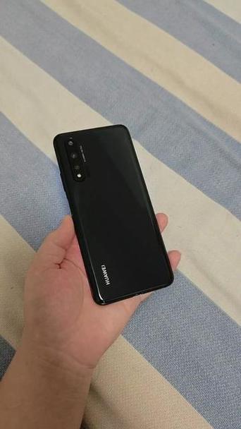 华为后盖碎了建议换吗