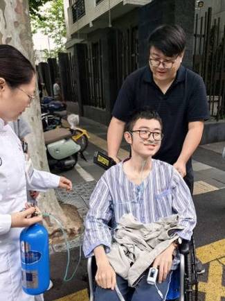 带着气胸引流管考生达线清华