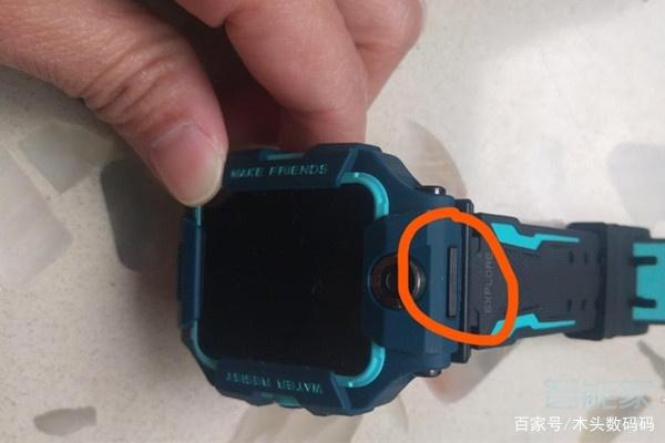 小天才z6的充电口在哪里