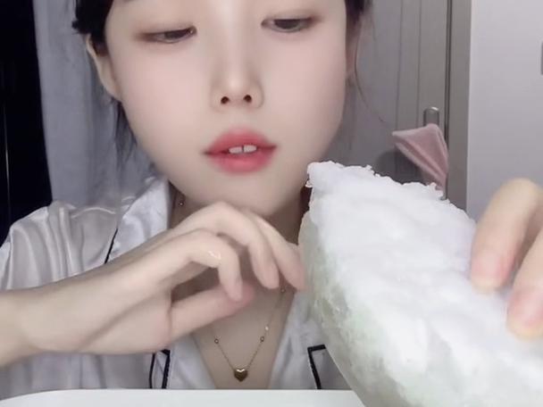 最过瘾的吃冰视频兔子姐姐