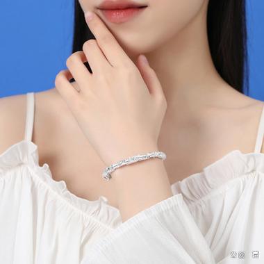 手镯女生应该戴哪只手