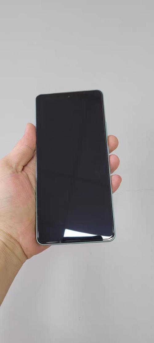 为什么钢化膜没有孔了