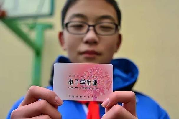 学校饭卡用父母银行卡的吗