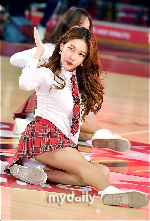 篮球宝贝图片女