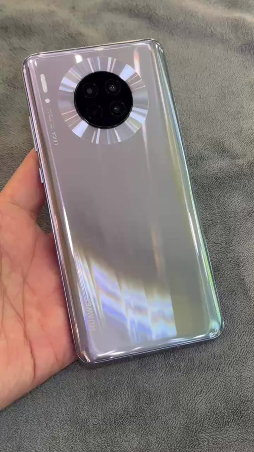 华为mate30的屏幕