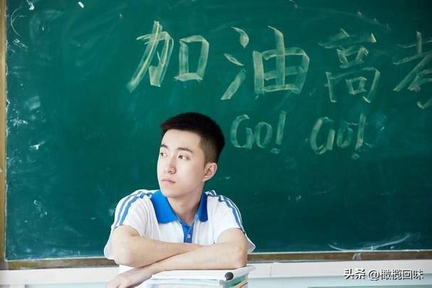 儿子称没考好妈妈看分后鼓掌