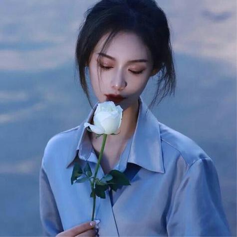 一个人突然换微信头像