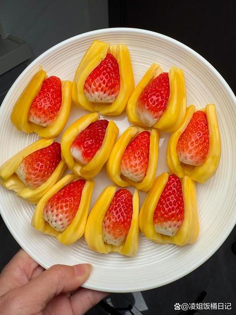 草莓香蕉菠萝蜜丝瓜营养好处