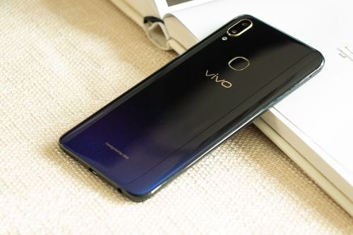 vivoz5是第几代屏幕指纹解锁
