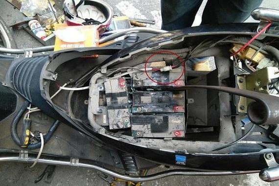 电瓶车刹车之后再拧电门车不走