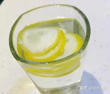三种人不宜喝柠檬水