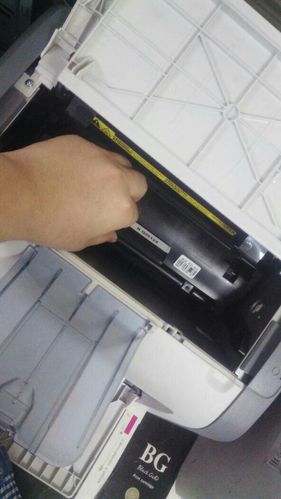 京瓷打印机更换墨盒
