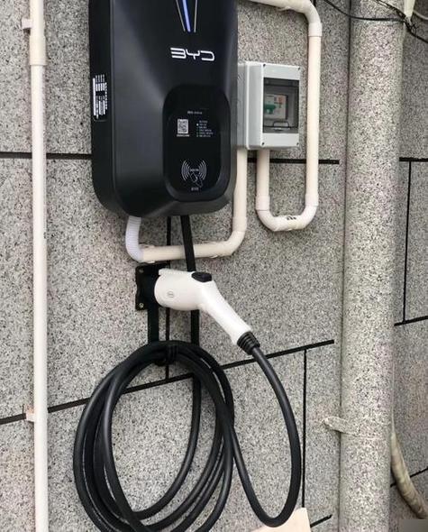 海豚自带充电线插上充不进电