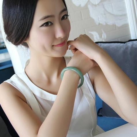 三种女人不宜戴玉