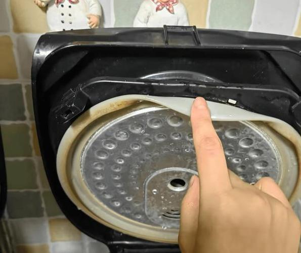 电饭煲拆卸步骤图解