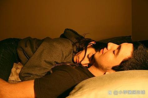 男人故意向你展示他的优点