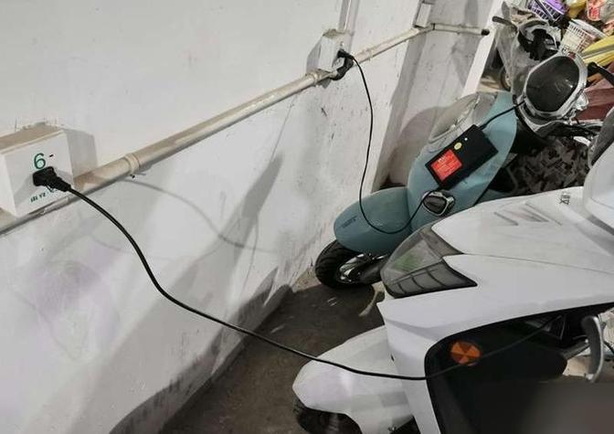 电车充了两天忘记拔会怎么样
