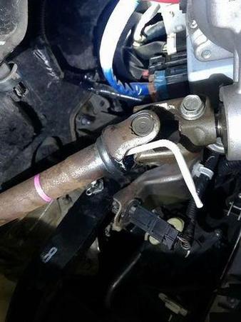 汽车转向时咯噔咯噔响
