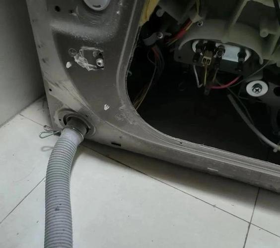 滚筒洗衣机排水管堵了