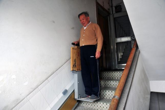 站立式楼道电梯
