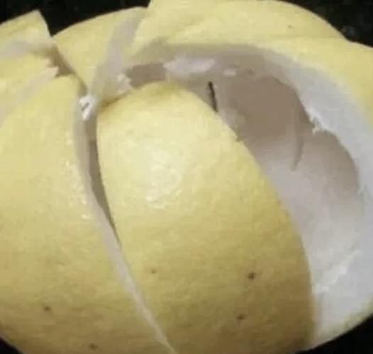 柚子皮外面有黑点能吃吗