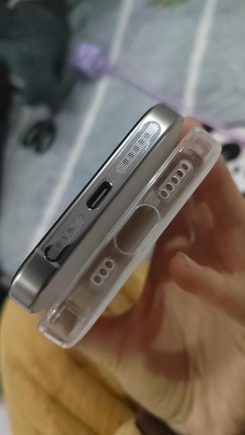 苹果16顶部的凹槽有防尘网吗