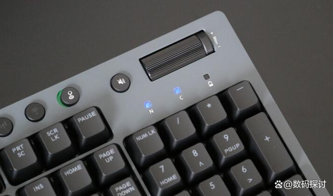 macbookpro键盘键亮着的原因