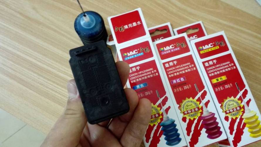 彩色墨盒的三个孔的颜色