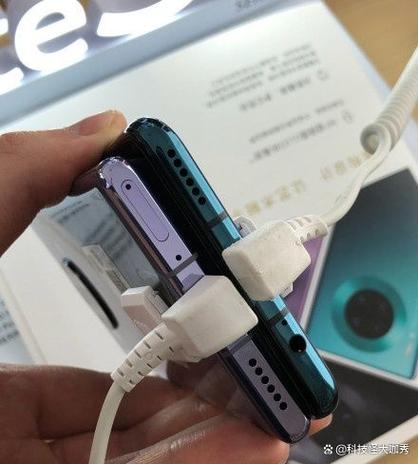 mate30耳机孔位置图