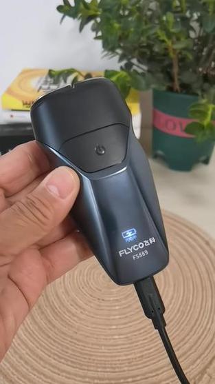 飞科剃须刀开关在哪