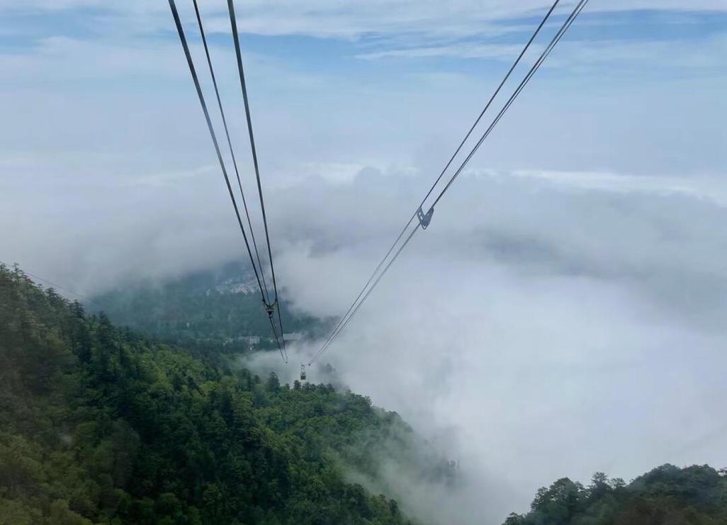 峨眉山有索道直接上金顶吗