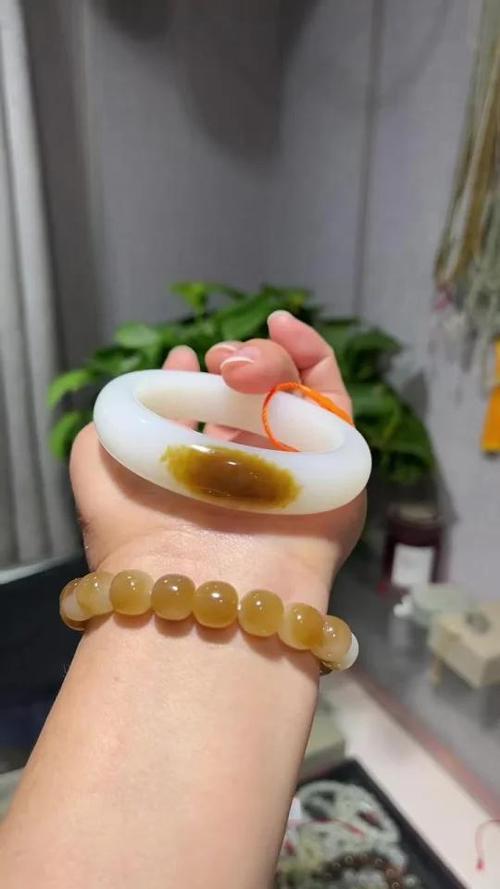 玉镯哪种玉最好