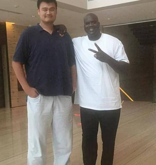 姚明和奥尼尔体重谁大