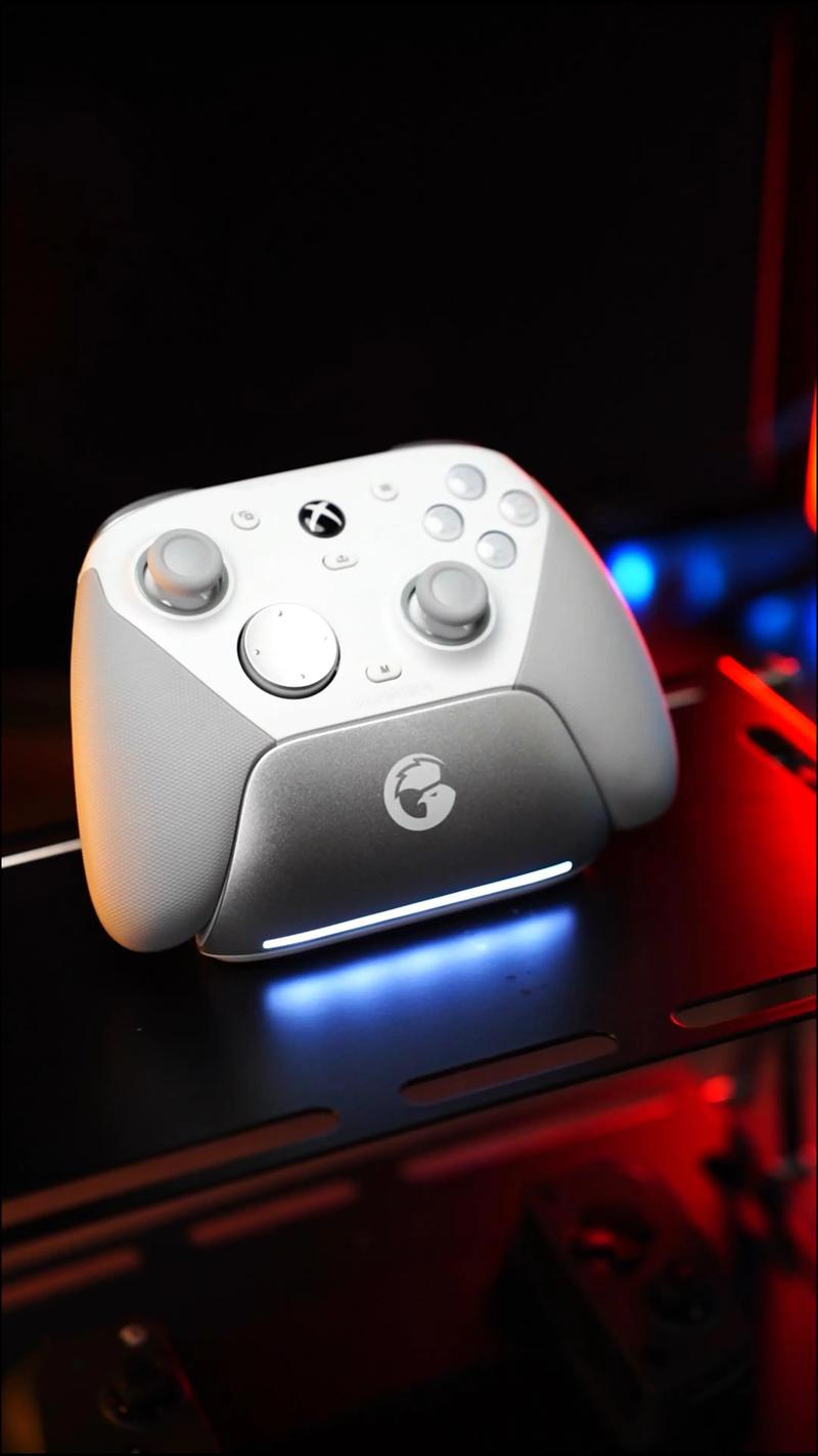盖世小鸡x1自动压枪吗