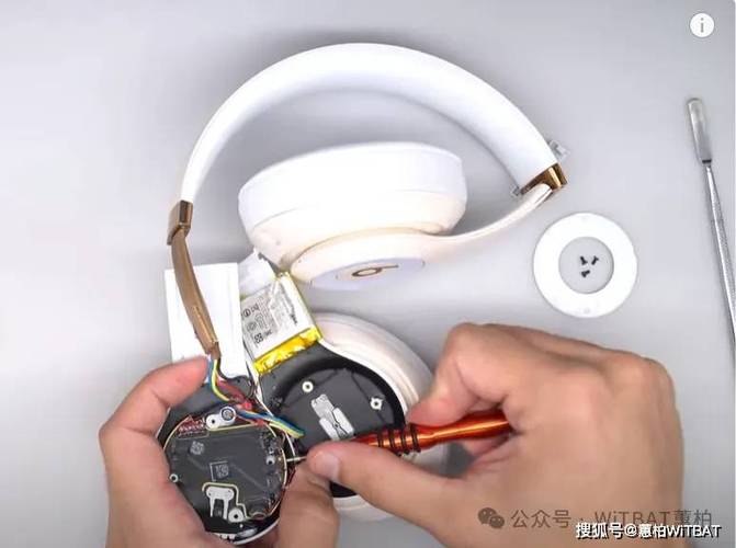 耳机二仓换电池教程