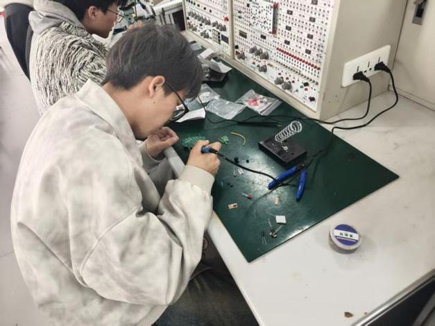 话筒线旧的焊点